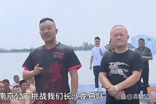 哈兰德半场数据：14触球7传球2关键传球 1射1正 评分6.9